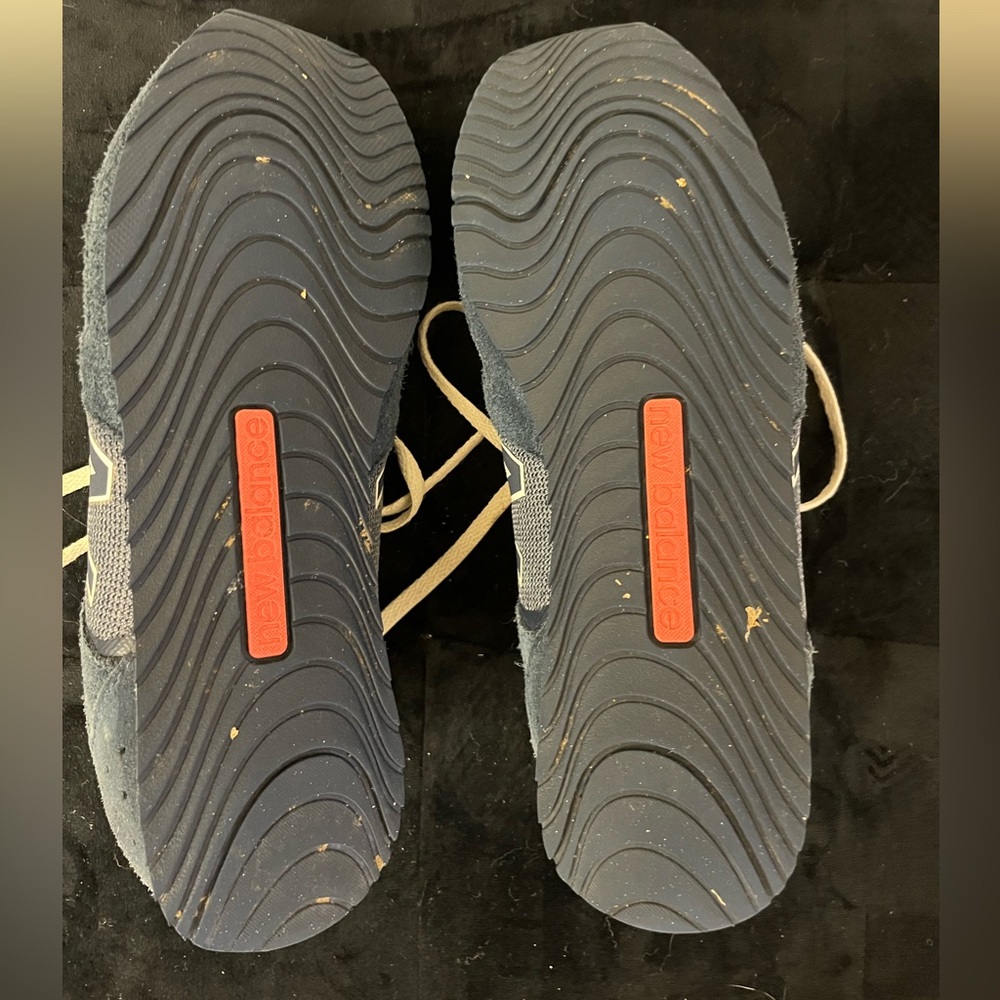 New Balance Women’s 555 Navy and Coral Sneakers - Picture 8 of 8